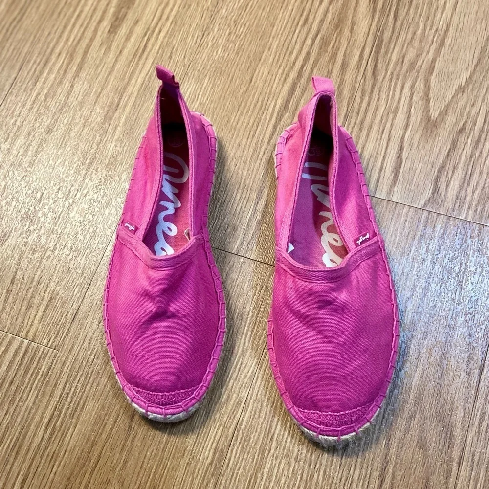 pineapple pink flat